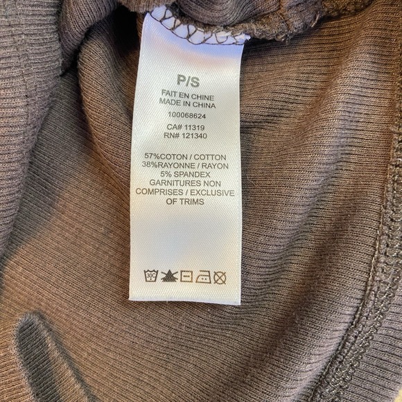 Garage Shirt Womens Small Ribbed Long Sleeve V Neck Crop Top Brown - Picture 8 of 8